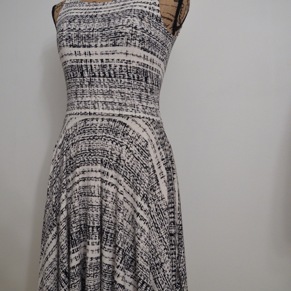 Black and White Print Shift dress - Picture 3 of 7